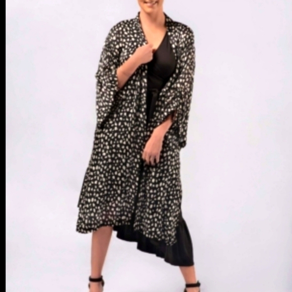 Boutique Tops - Leopard print long line kimono Ruffle Hem Modest Elegant Sophisticated Party XL